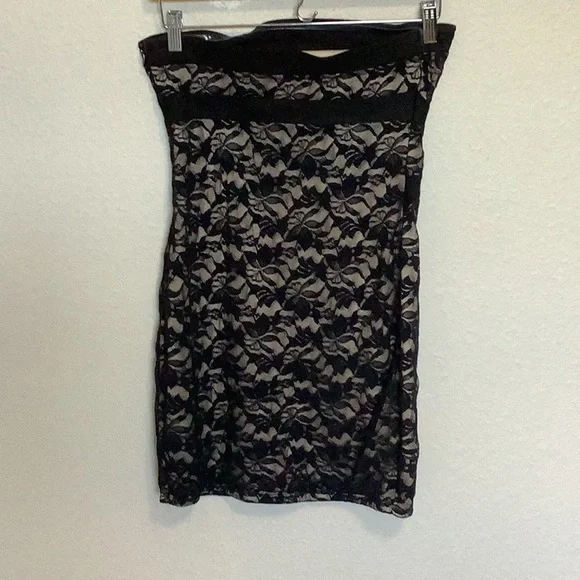 Guess Black and Cream Lace Mini Dress - Picture 2 of 4